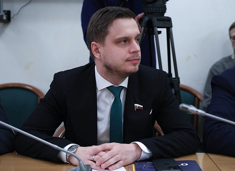 Первый заместитель Председателя Комитета по информационной политике, информационным технологиям и связи Антон Ткачев