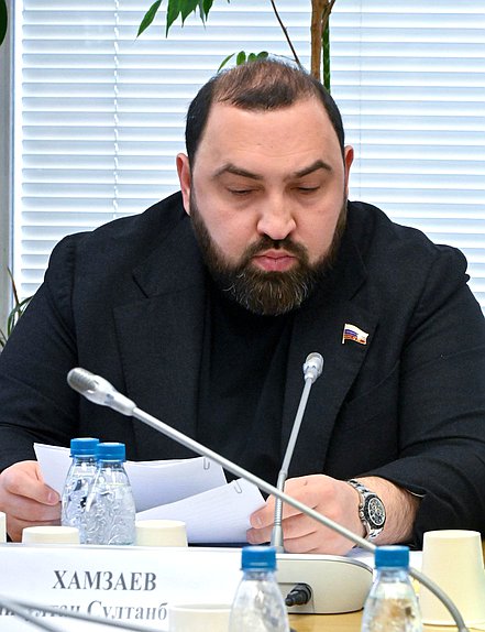 Член Комитета по охране здоровья Бийсултан Хамзаев