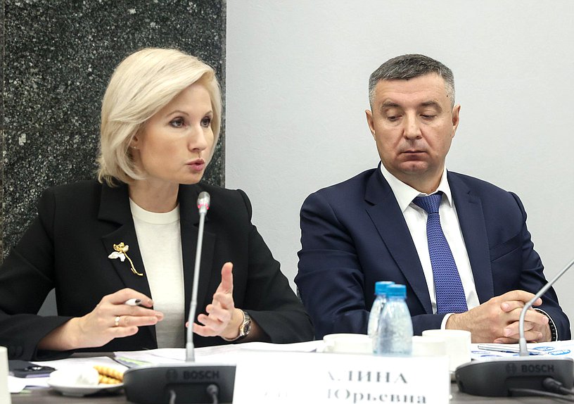 Первый заместитель Министра труда и социальной защиты РФ Ольга Баталина и Статс-секретарь – заместитель Министра труда и социальной защиты РФ Андрей Пудов