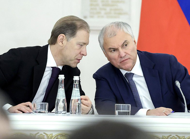 Первый заместитель Председателя Правительства РФ Денис Мантуров и Председатель Государственной Думы Вячеслав Володин