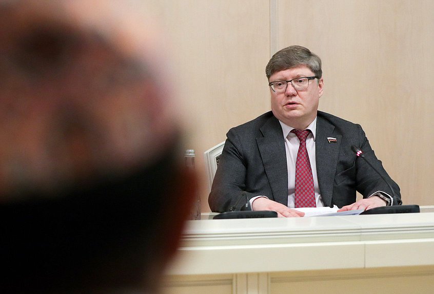 Член Комитета по труду, социальной политике и делам ветеранов Андрей Исаев