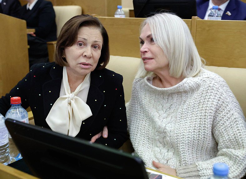 Заместитель Председателя Комитета по международным делам Ирина Роднина и Председатель Комитета по просвещению Ирина Белых