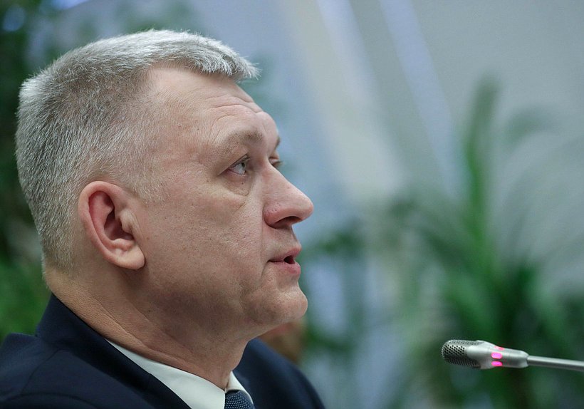 Председатель Комитета по делам национальностей Владимир Иванов
