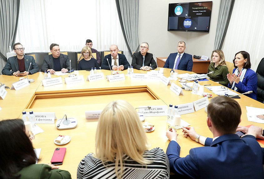 Заседание рабочей группы экспертного совета по защите прав семей с детьми с ограниченными возможностями и здоровья и детьми-инвалидами Комитета по вопросам семьи, женщин и детей