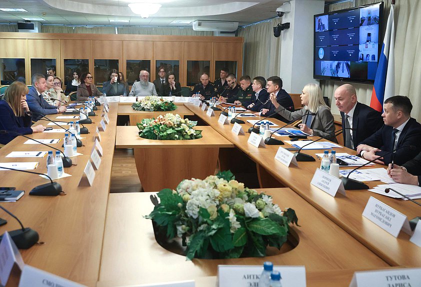 Круглый стол Комитета по просвещению на тему «Порядок подготовки и проведения государственной итоговой аттестации 2026»