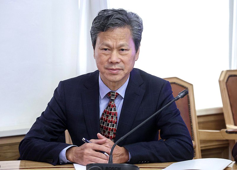 国家杜马规章制度和支持国家杜马活动委员会委员与中华人民共和国全国人民代表大会代表团举行会议，国家杜马第一副主席、俄中友好协会主席伊万·梅利尼科夫出席会议