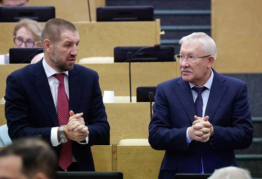 Первый заместитель Председателя Комитета по физической культуре и спорту Дмитрий Пирог и Председатель Комитета по контролю Олег Морозов