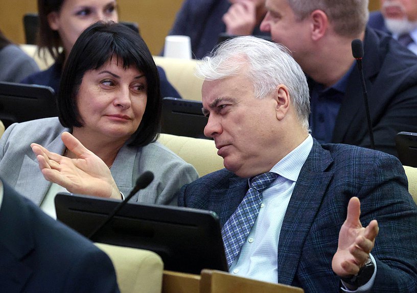 Заместитель Председателя Комитета по туризму и развитию туристической инфраструктуры Татьяна Лобач и Первый заместитель Председателя Комитета по энергетике Павел Завальный