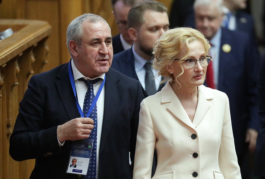Заместители Председателя Государственной Думы Сергей Неверов и Ирина Яровая