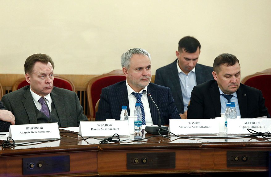 Круглый стол на тему: "Независимая оценка квалификации специалистов в области инженерных изысканий, проектирования и строительства. Опыт и направления развития. Перспективы внедрения НОК в сфере ЖКХ"