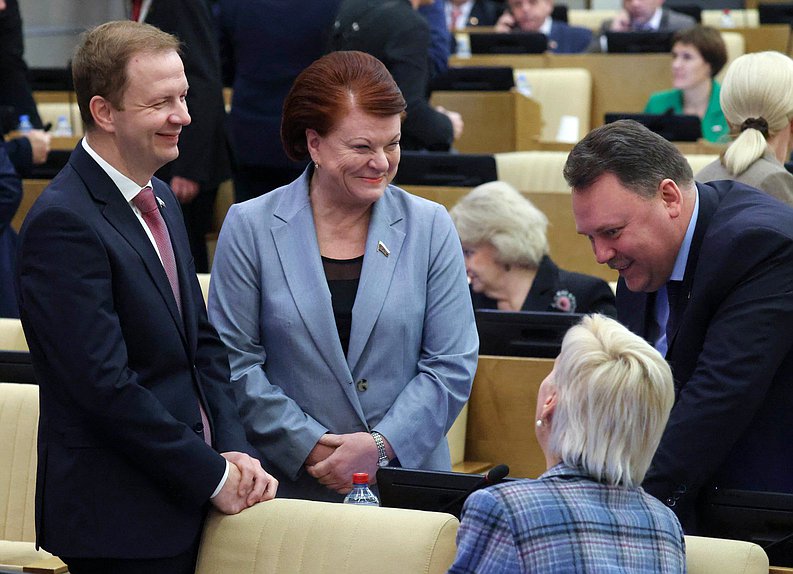 Член Комитета по малому и среднему предпринимательству Алексей Говырин и заместитель Председателя Комитета по труду, социальной политике и делам ветеранов Марина Оргеева