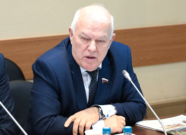 Заместитель Председателя Комитета по экологии, природным ресурсам и охране окружающей среды Анатолий Грешневиков