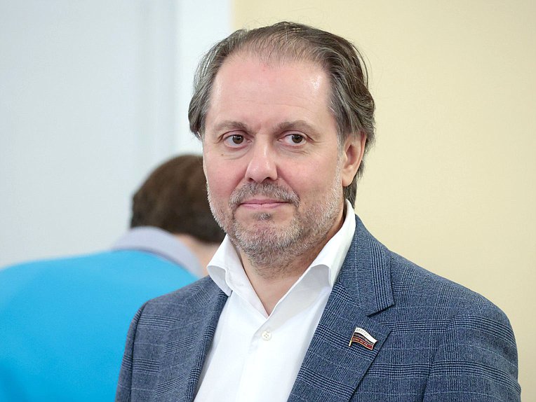 Член Комитета по экологии, природным ресурсам и охране окружающей среды Владимир Сысоев