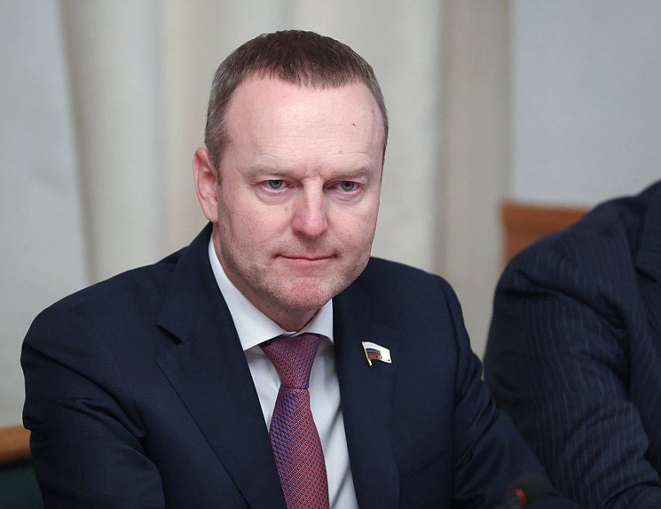 Первый заместитель Председателя Комитета по финансовому рынку Константин Бахарев