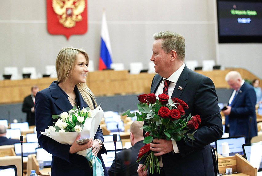 Первый заместитель Председателя Комитета по просвещению Яна Лантратова и Первый заместитель Председателя Комитета по аграрным вопросам Олег Нилов