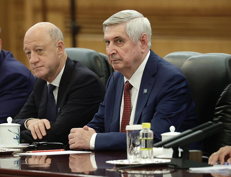 Deputy Chairman of the State Duma Alexander Babakov and First Deputy Chairman of the State Duma Ivan Melnikov