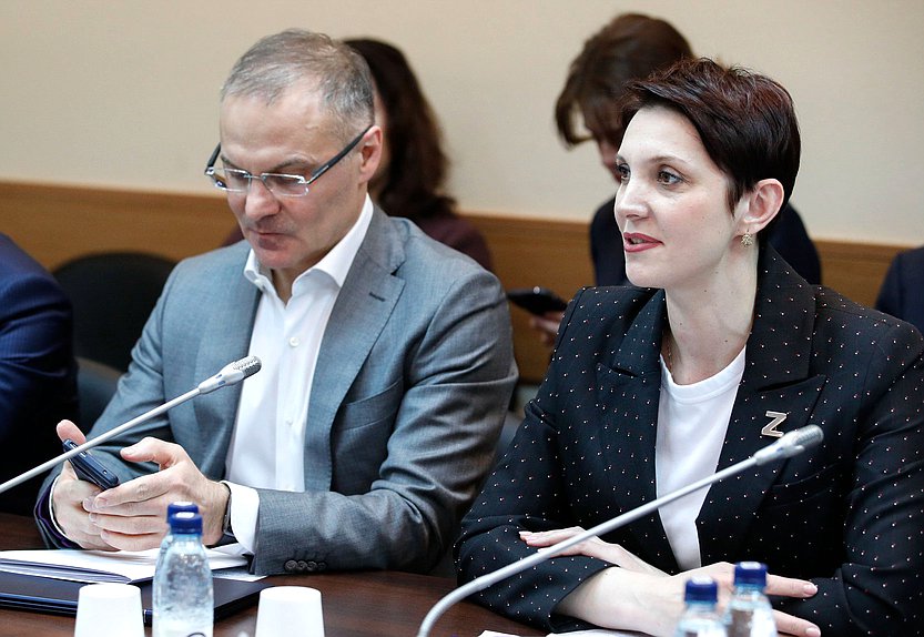 Заместители Председателя Комитета по экологии, природным ресурсам и охране окружающей среды Александр Коган и Жанна Рябцева