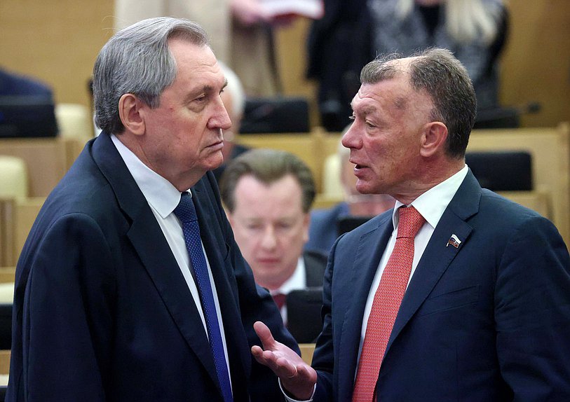 Председатель Комитета по энергетике Николай Шульгинов и Председатель Комитета по экономической политике Максим Топилин