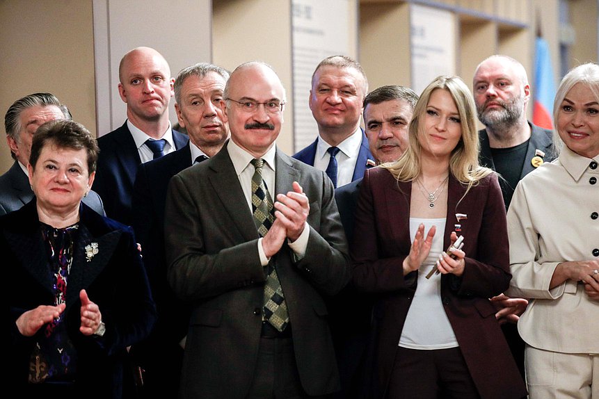 Председатель Комитета по науке и высшему образованию Сергей Кабышев и Первый заместитель Председателя Комитета по просвещению Яна Лантратова