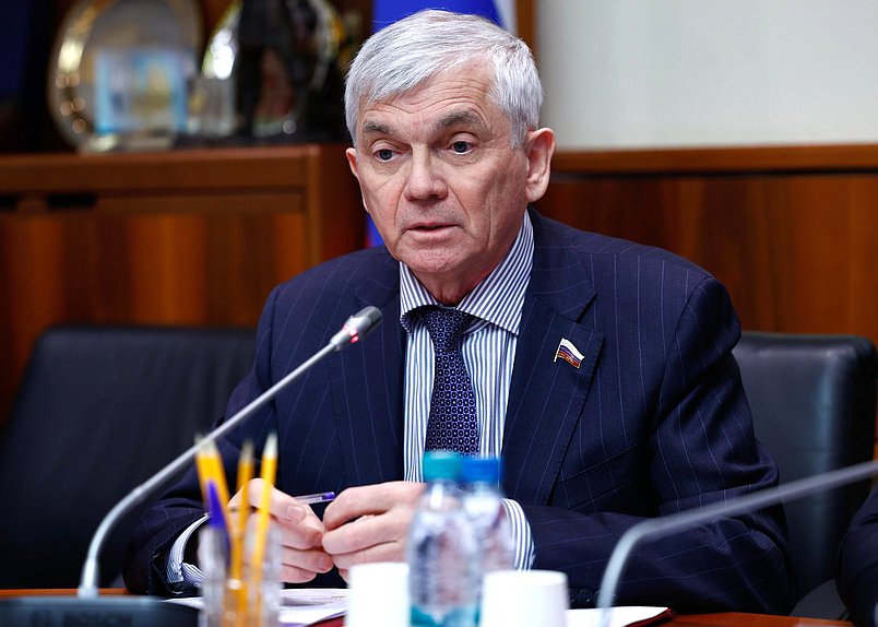 Член Комитета по охране здоровья Александр Петров