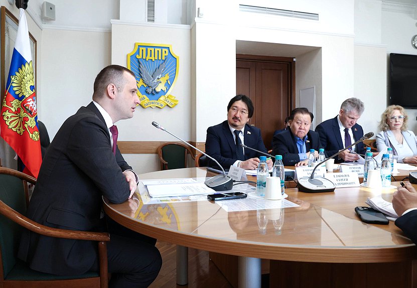 Председатель Комитета по охране здоровья Сергей Леонов