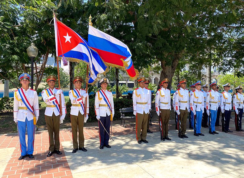 Chairman of the State Duma Vyacheslav Volodin laid a wreath at the José Martí Memorial