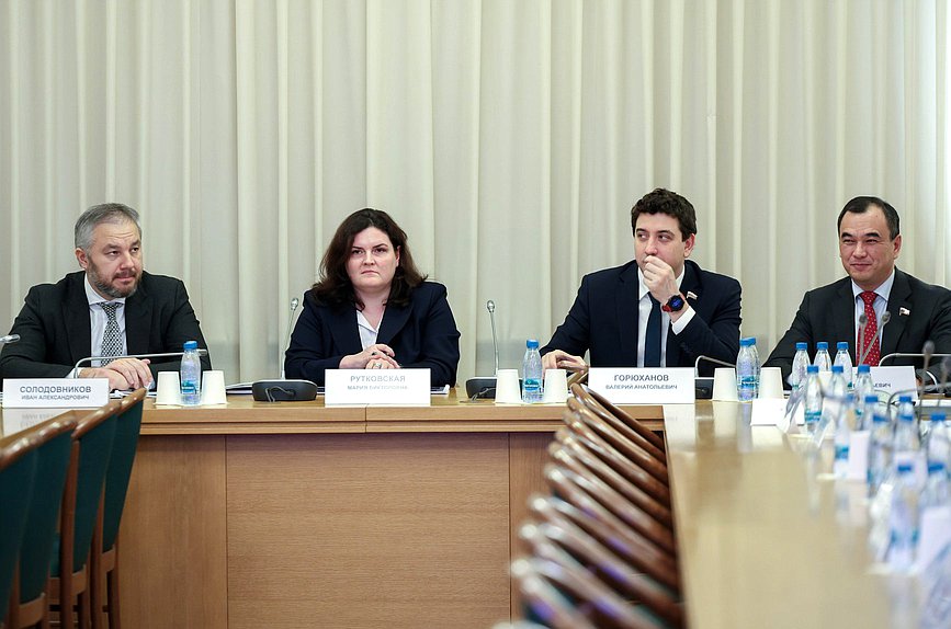 Заседание Комитета по транспорту и развитию транспортной инфраструктуры с участием Министра транспорта РФ Андрея Никитина