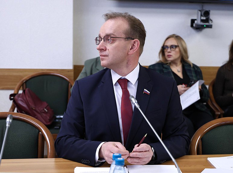 Член Комитета по охране здоровья Михаил Кизеев