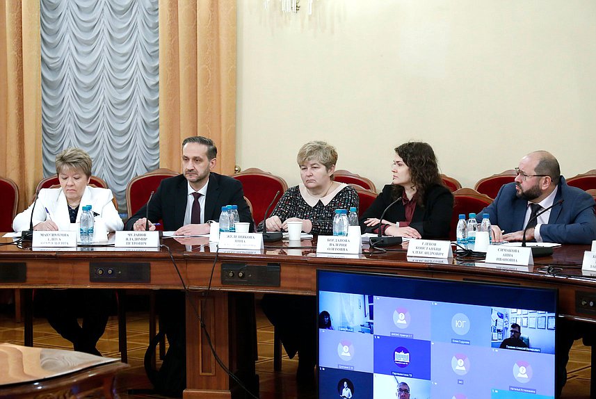 Круглый стол Комитета по охране здоровья на тему «О мерах совершенствования организации медицинской помощи с целью достижения ключевых показателей федерального проекта «Борьба с гепатитом С и минимизация рисков распространения данного заболевания»