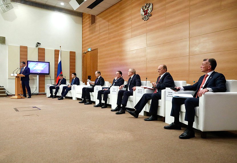 Расширенное заседание Комитетов по промышленности и торговле, по экономической политике, по контролю и по труду, социальной политике и делам ветеранов