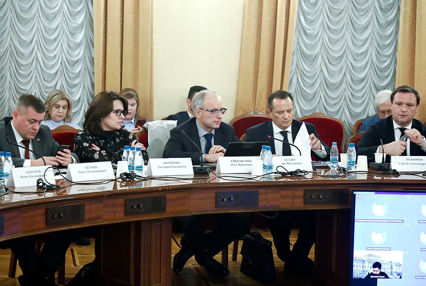 Круглый стол на тему: "Независимая оценка квалификации специалистов в области инженерных изысканий, проектирования и строительства. Опыт и направления развития. Перспективы внедрения НОК в сфере ЖКХ"