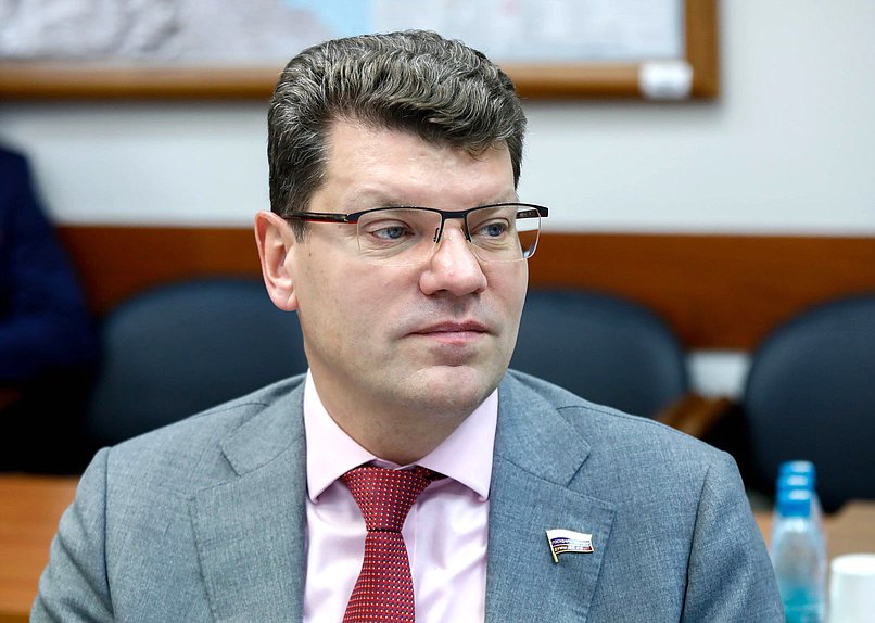 Первый заместитель Председателя Комитета по экономической политике Денис Кравченко