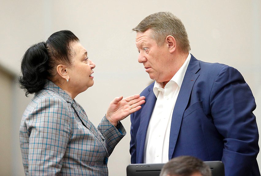 Председатель Счетной комиссии Государственной Думы Раиса Кармазина и член Комитета по аграрным вопросам Николай Панков