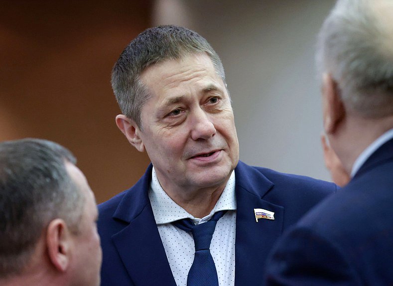 Член Комитета по транспорту и развитию транспортной инфраструктуры Александр Щербаков