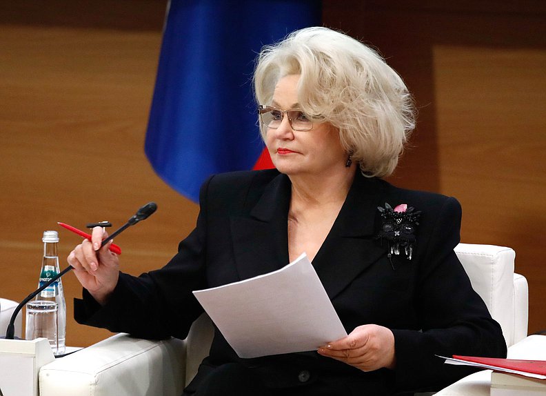 Председатель Комитета по защите семьи, вопросам отцовства, материнства и детства Нина Останина