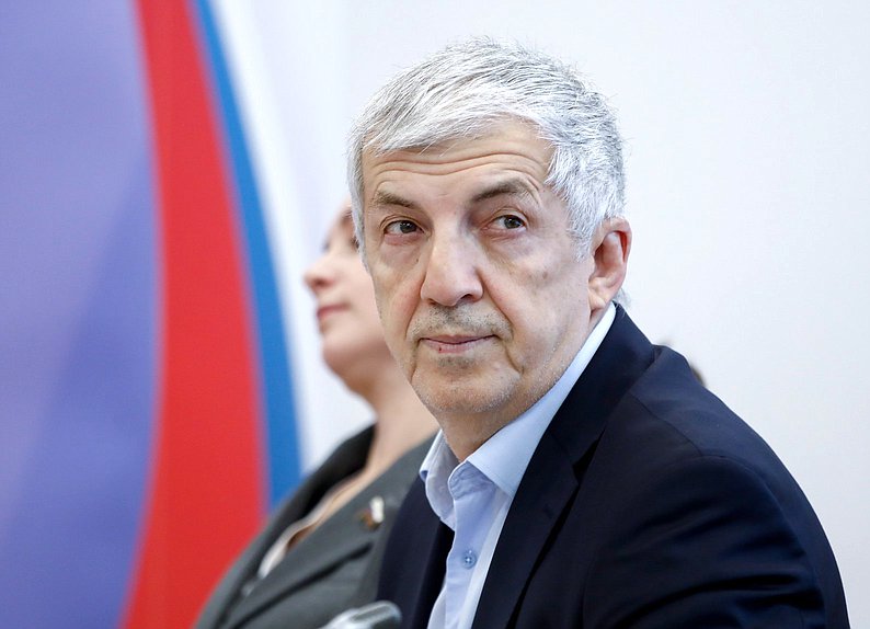 Член Комитета по молодежной политике Хизри Абакаров