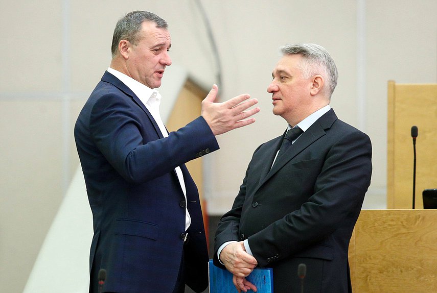 Первый заместитель Председателя Комитета Вячеслав Логинов и заместитель Председателя Комитета по финансовому рынку Аркадий Свистунов