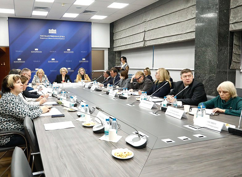 Заседание рабочей группы по совершенствованию законодательства РФ в части обеспечения детей качественным и безопасным питанием Комитета по защите семьи, вопросам отцовства, материнства и детства