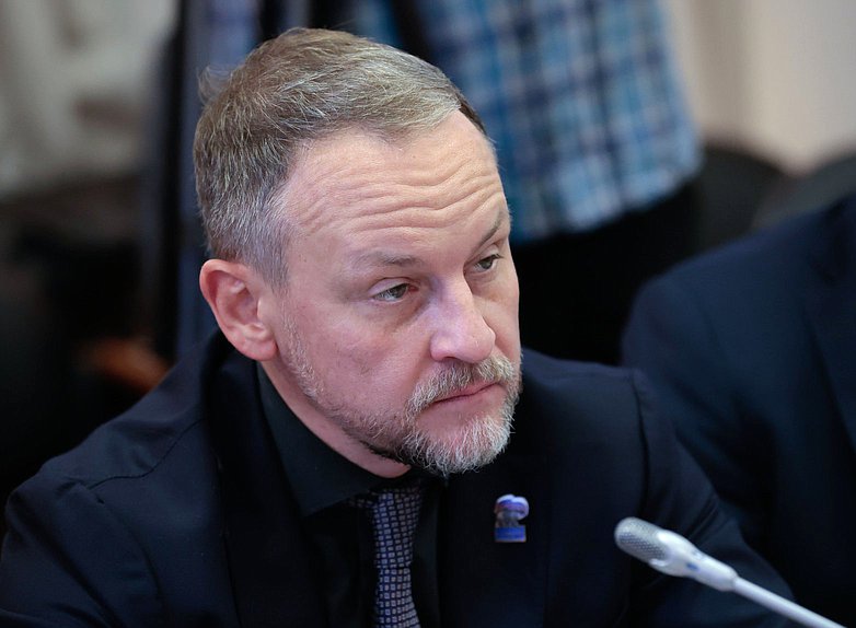Председатель Комитета по цифровому развитию и искусственному интеллекту Александр Сидякин
