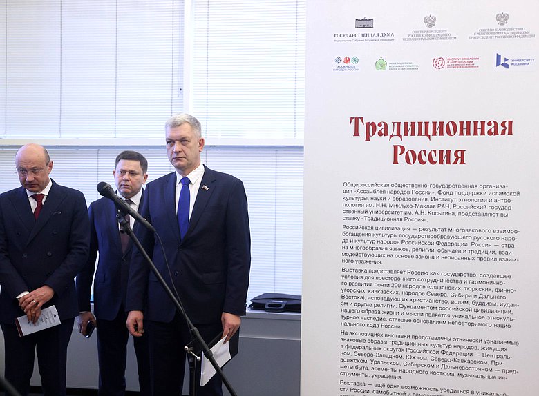 Заместитель Председателя Комитета по туризму и развитию туристической инфраструктуры Сергей Кривоносов и Председатель Комитета по делам национальностей Владимир Иванов