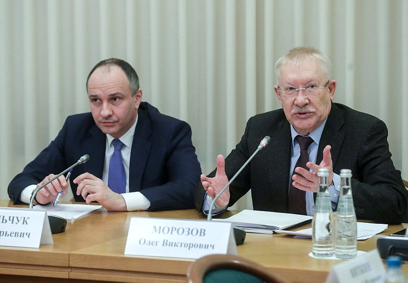 Председатель Счетной палаты РФ Борис Ковальчук и Председатель Комитета по контролю Олег Морозов