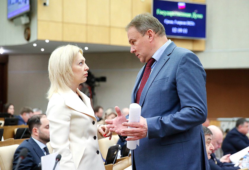 Заместитель Председателя Государственной Думы Петр Толстой и Председатель Комитета по развитию гражданского общества, вопросам общественных и религиозных объединений Ольга Тимофеева