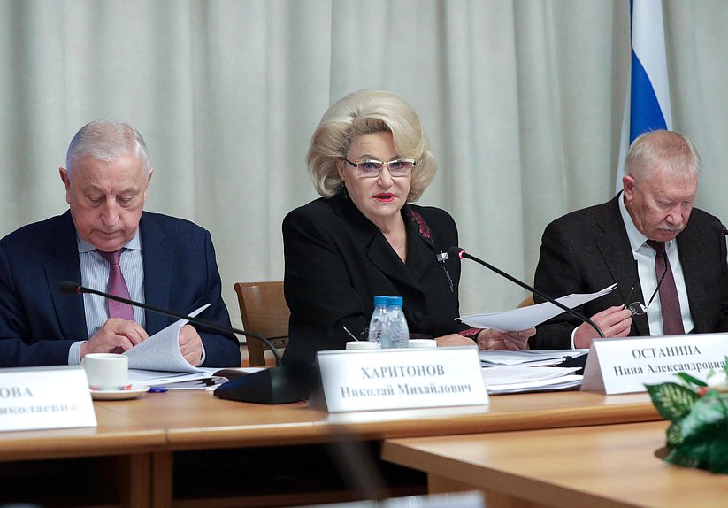 Председатель Комитета по развитию Дальнего Востока и Арктики Николай Харитонов, Председатель Комитета по защите семьи, вопросам отцовства, материнства и детства Нина Останина и Председатель Комитета по контролю Олег Морозов