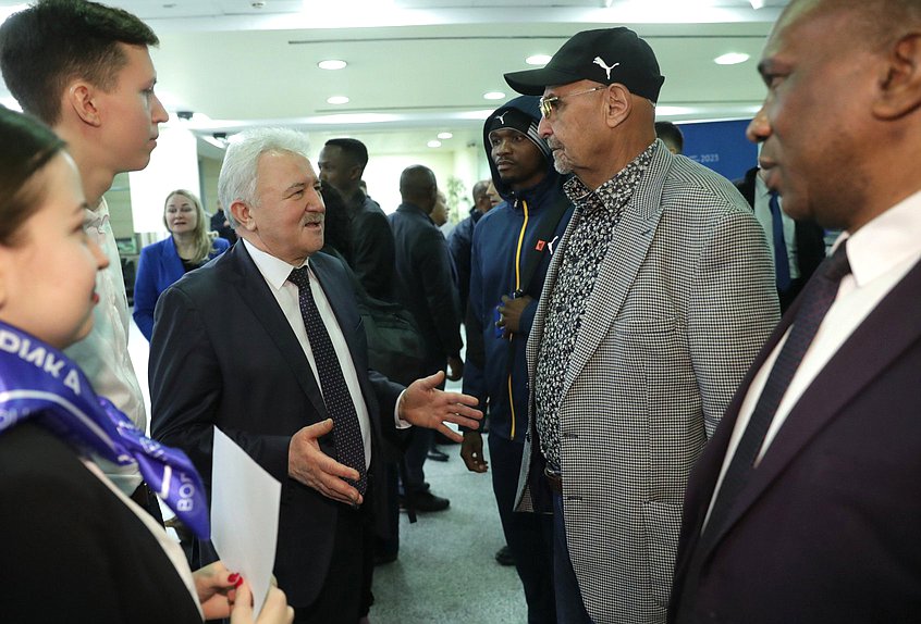 Chairman of the Committee on Transport and Development of Transport Infrastructure Evgeny Moskvichev and members of the delegation of the United Republic of Tanzania