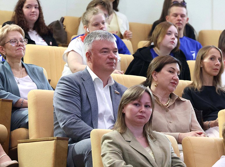 Член Комитета по делам СНГ, евразийской интеграции и связям с соотечественниками Артем Кавинов