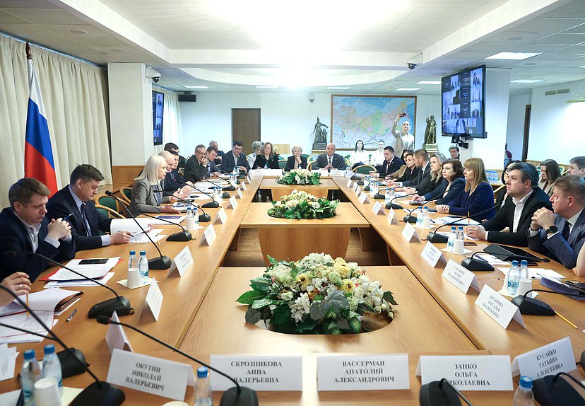 Круглый стол Комитета по просвещению на тему «Порядок подготовки и проведения государственной итоговой аттестации 2026»