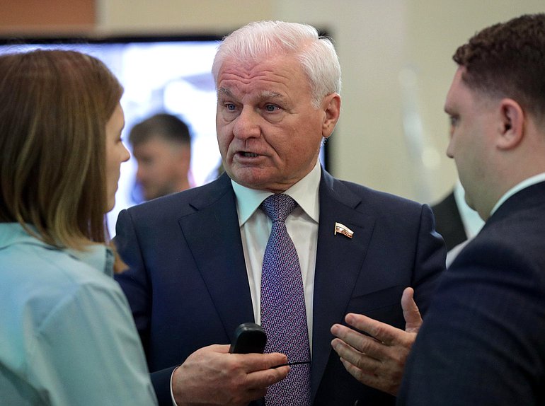 Первый заместитель Председателя Комитета по аграрным вопросам Владимир Плотников