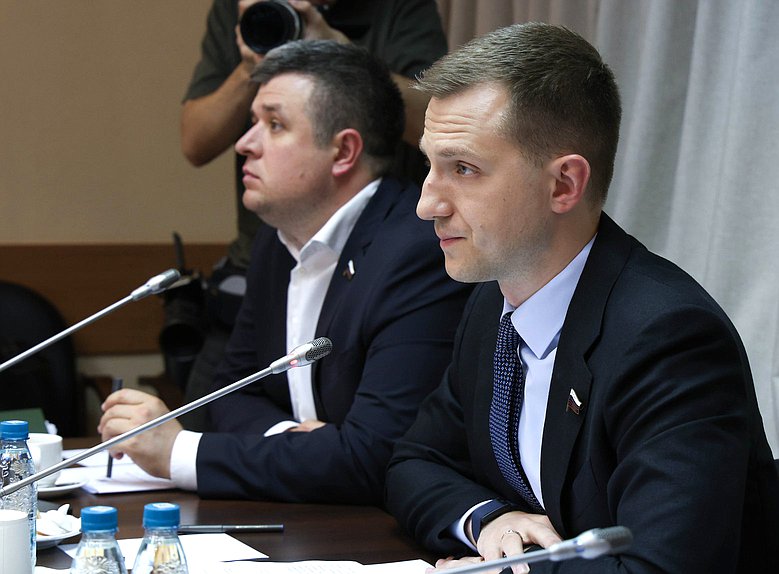 Председатель Комитета по молодежной политике Артем Метелев