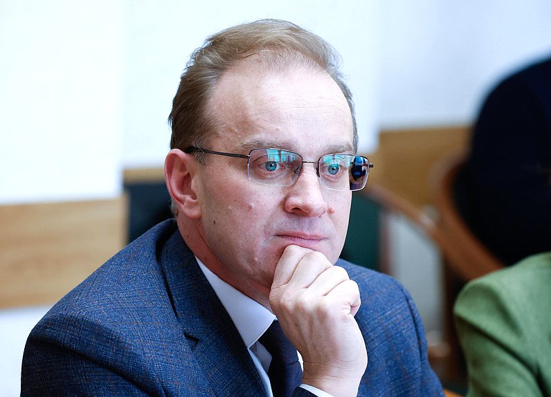 Член Комитета по охране здоровья Михаил Кизеев