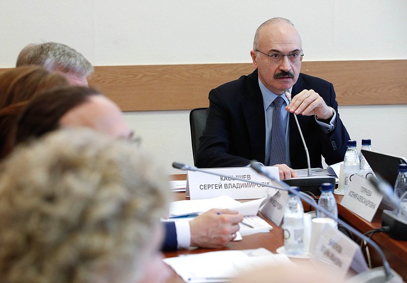 Председатель Комитета по науке и высшему образованию Сергей Кабышев